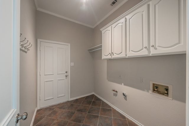 18512 Highland Creek Lane, Dallas, TX 75252