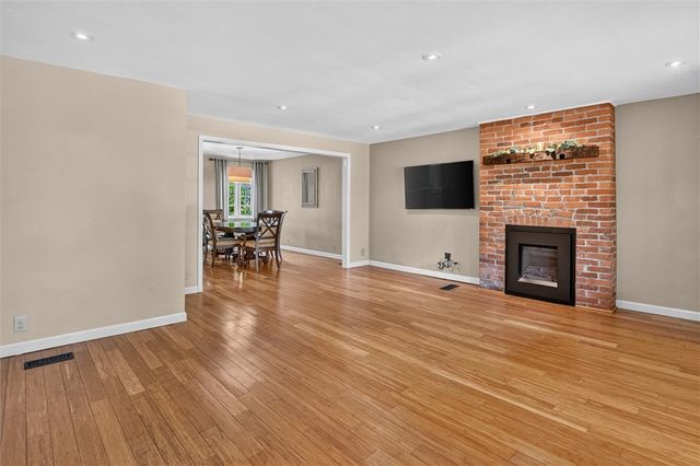 693 Orchard Ave, Bellevue, PA 15202