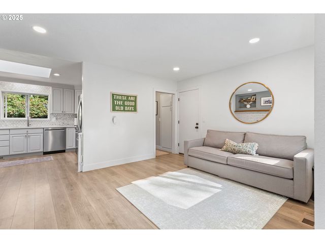 7565 Sw 82ND Ave, Portland, OR 97223