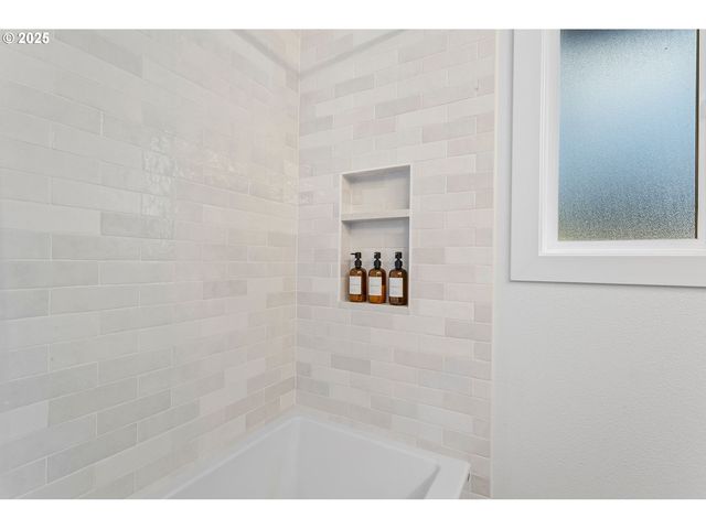 7565 Sw 82ND Ave, Portland, OR 97223