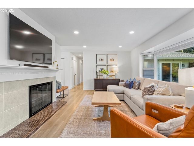 7565 Sw 82ND Ave, Portland, OR 97223