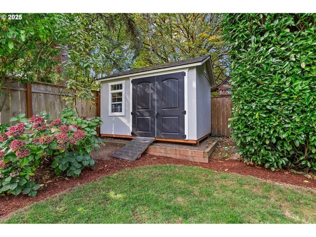 7565 Sw 82ND Ave, Portland, OR 97223
