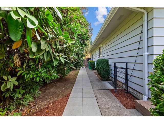 7565 Sw 82ND Ave, Portland, OR 97223