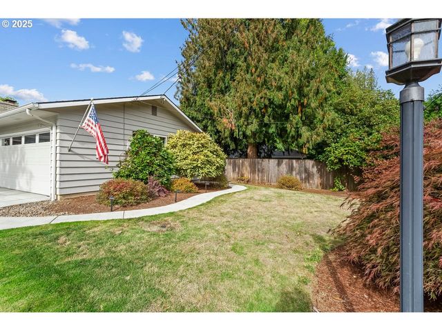 7565 Sw 82ND Ave, Portland, OR 97223