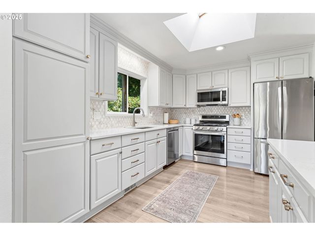 7565 Sw 82ND Ave, Portland, OR 97223