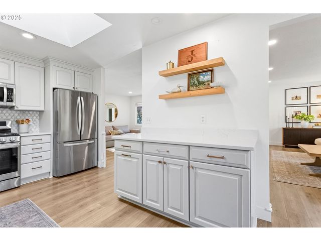 7565 Sw 82ND Ave, Portland, OR 97223