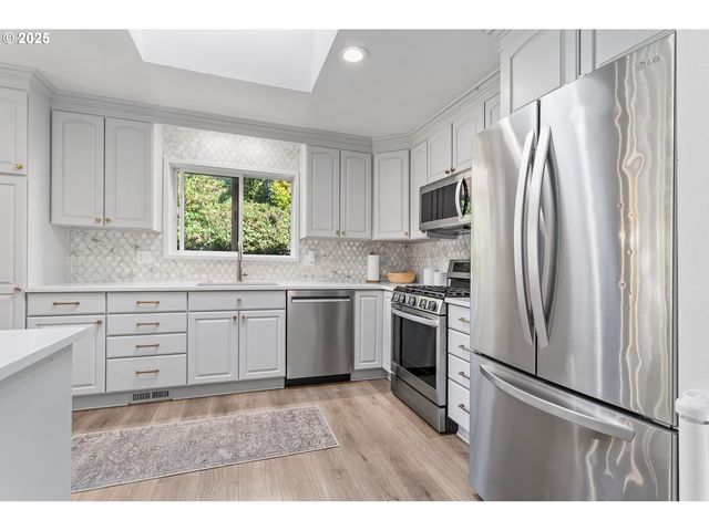 7565 Sw 82ND Ave, Portland, OR 97223