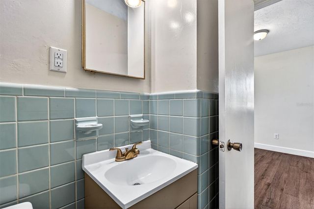 2200 NE 16TH TERRACE, Gainesville, FL 32609