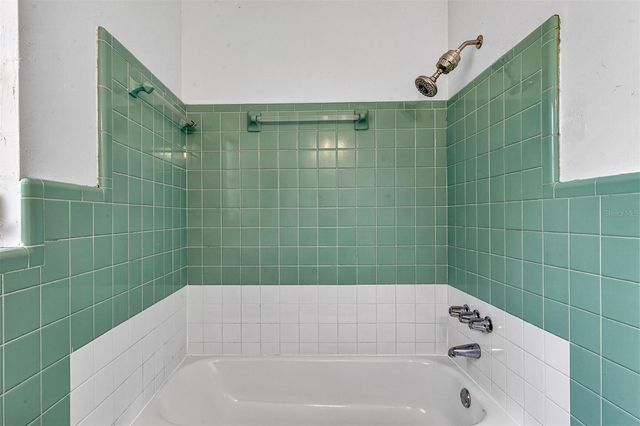 2200 NE 16TH TERRACE, Gainesville, FL 32609