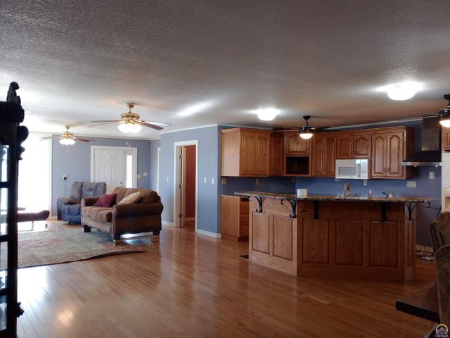 13869 S RD, Mayetta, KS 66509