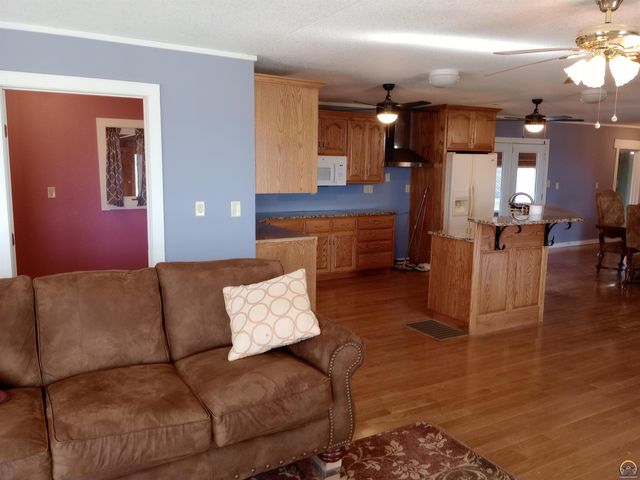 13869 S RD, Mayetta, KS 66509