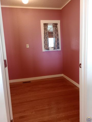 13869 S RD, Mayetta, KS 66509