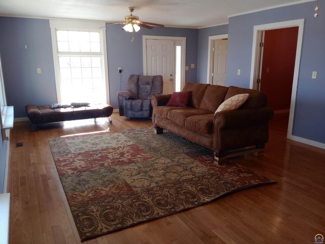 13869 S RD, Mayetta, KS 66509