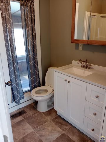 13869 S RD, Mayetta, KS 66509