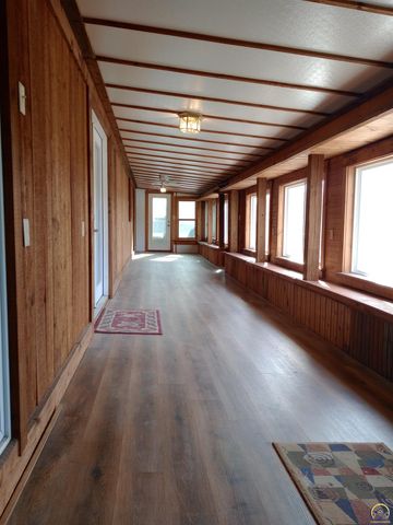 13869 S RD, Mayetta, KS 66509