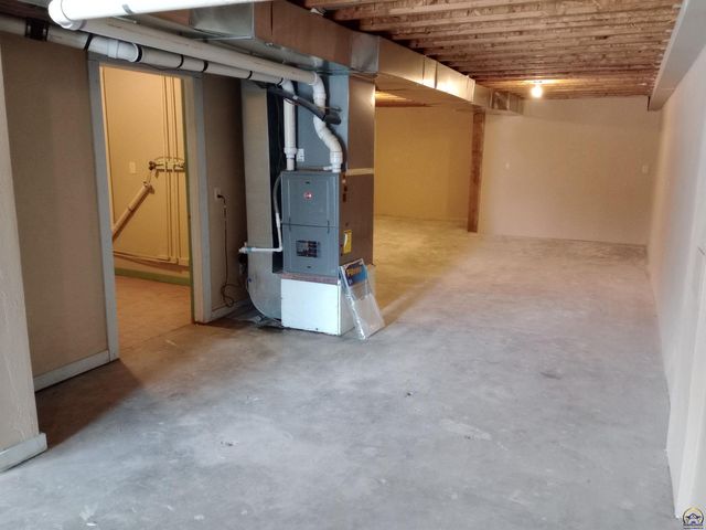 13869 S RD, Mayetta, KS 66509