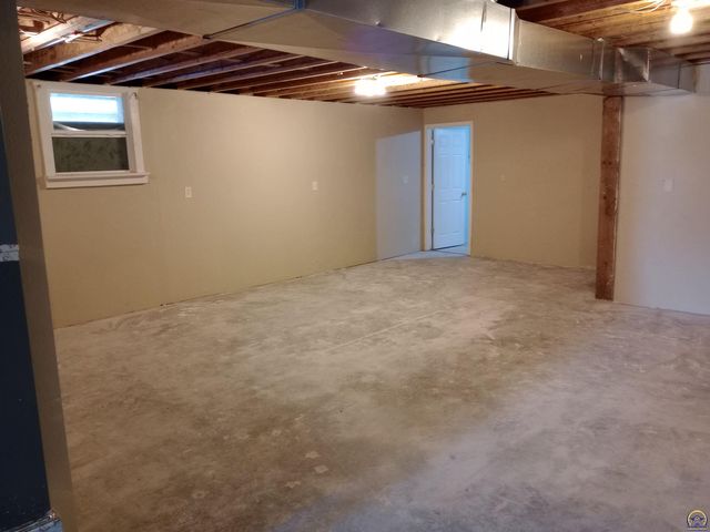 13869 S RD, Mayetta, KS 66509