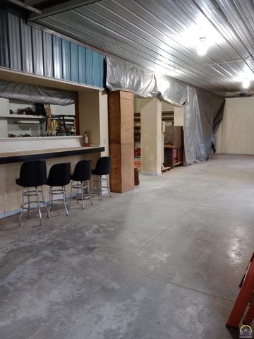 13869 S RD, Mayetta, KS 66509