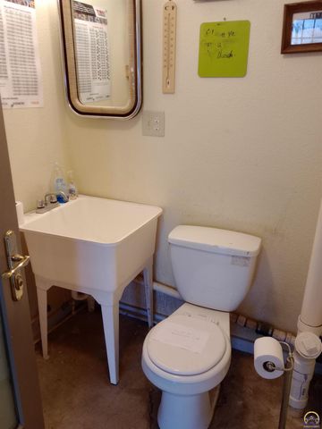 13869 S RD, Mayetta, KS 66509