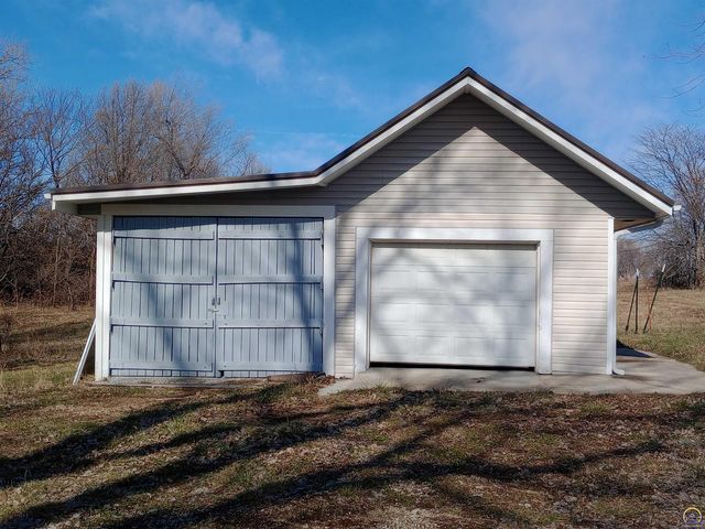 13869 S RD, Mayetta, KS 66509