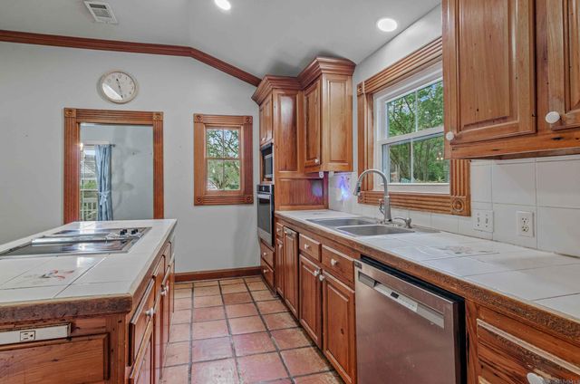 14513 N Majestic Oaks Pl, Baton Rouge, LA 70810