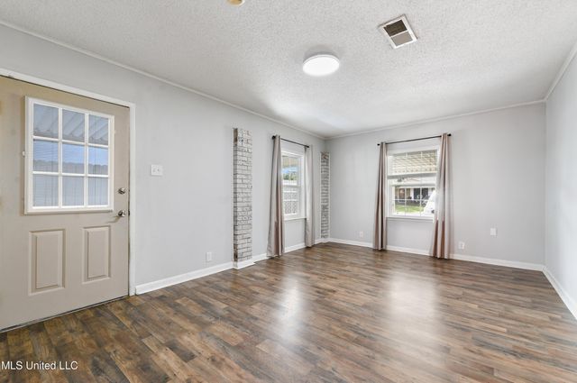 2709 E Angela Circle, Gulfport, MS 39503
