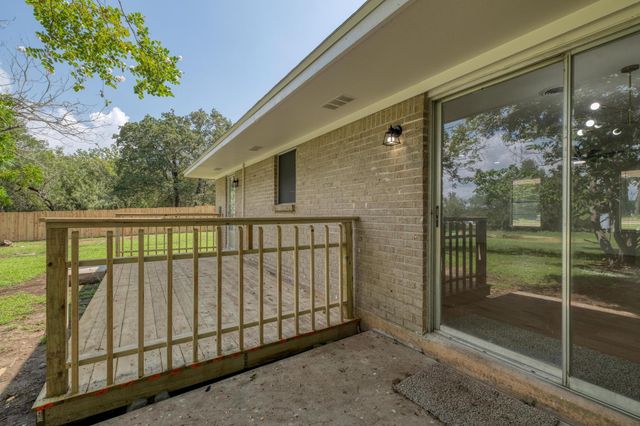 122 Blanket Flower DR, Bastrop, TX 78602