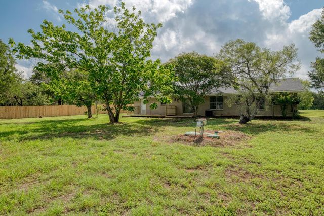 122 Blanket Flower DR, Bastrop, TX 78602