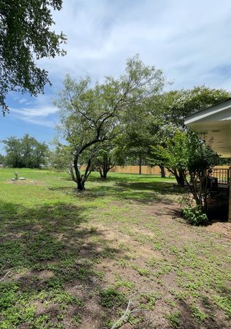 122 Blanket Flower DR, Bastrop, TX 78602