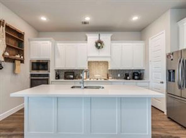 114 Chinaberry BND, Bastrop, TX 78602