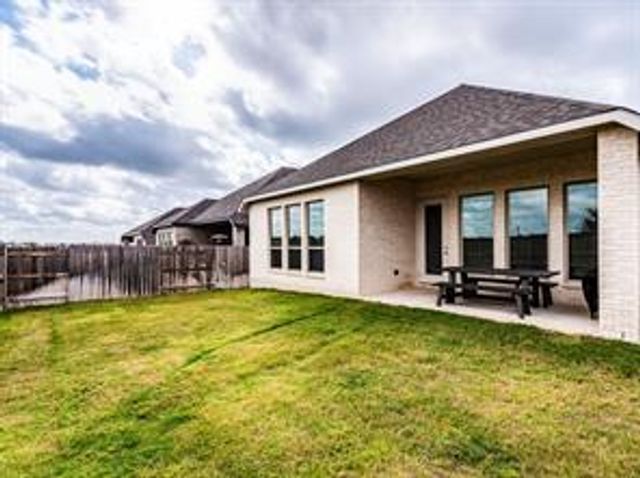 114 Chinaberry BND, Bastrop, TX 78602