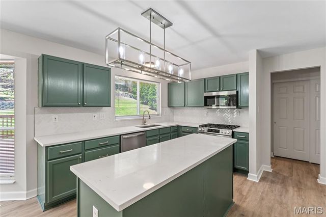 5426 Tesson Parc Court, St Louis, MO 63128