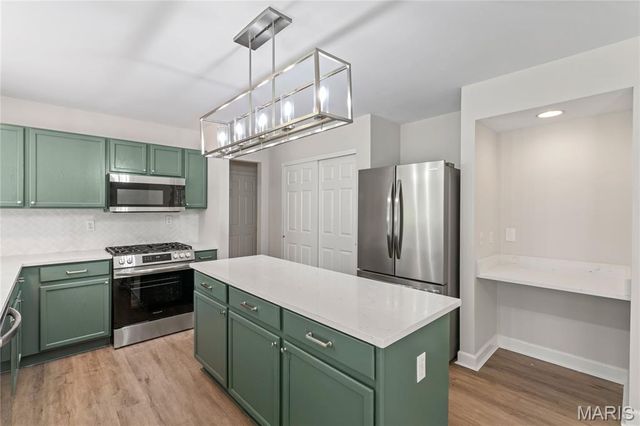5426 Tesson Parc Court, St Louis, MO 63128