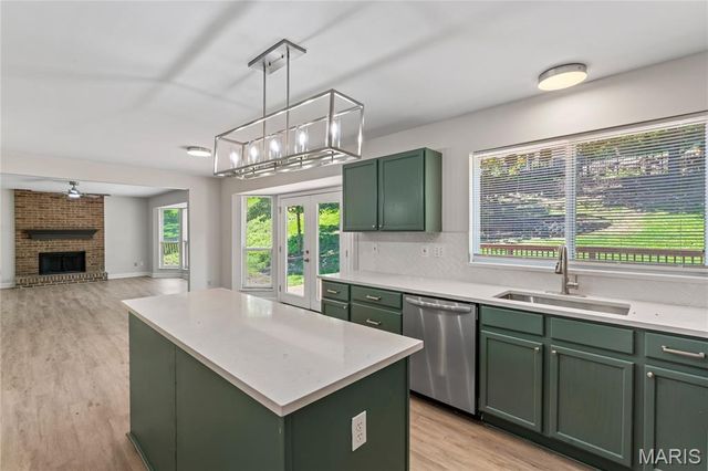 5426 Tesson Parc Court, St Louis, MO 63128