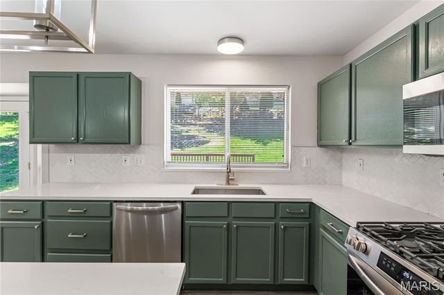 5426 Tesson Parc Court, St Louis, MO 63128