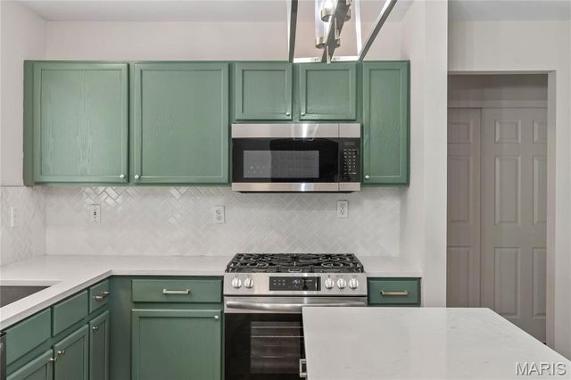 5426 Tesson Parc Court, St Louis, MO 63128
