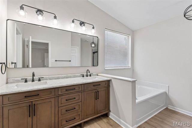 5426 Tesson Parc Court, St Louis, MO 63128