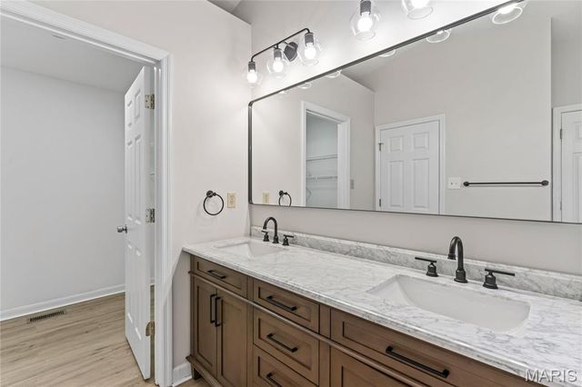 5426 Tesson Parc Court, St Louis, MO 63128