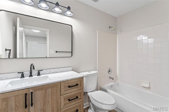5426 Tesson Parc Court, St Louis, MO 63128