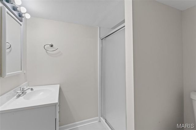5426 Tesson Parc Court, St Louis, MO 63128