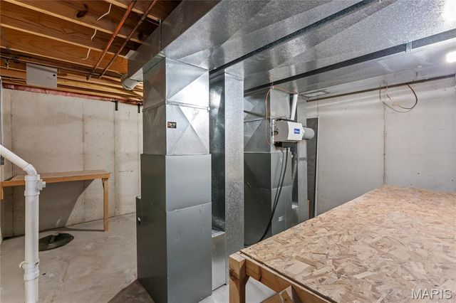 5426 Tesson Parc Court, St Louis, MO 63128
