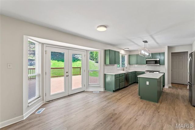 5426 Tesson Parc Court, St Louis, MO 63128