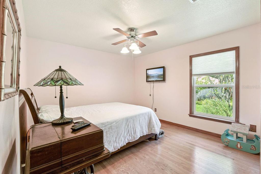 Image 22 of property listing at 908 ALMOND TREE CIRCLE, Orlando, FL 32835