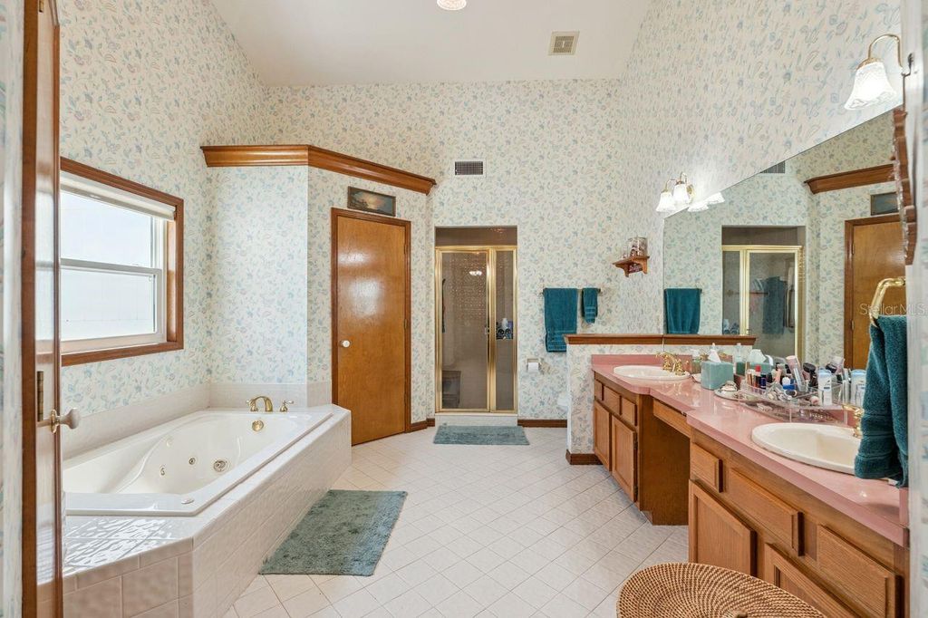 Image 26 of property listing at 908 ALMOND TREE CIRCLE, Orlando, FL 32835