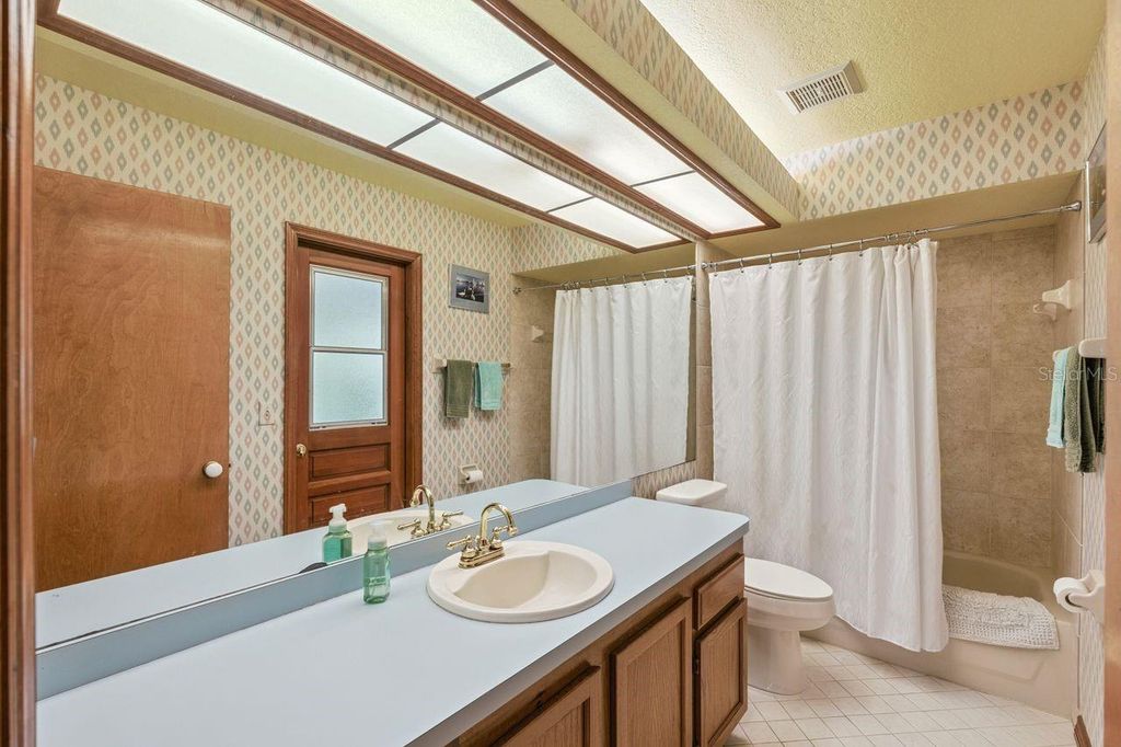 Image 27 of property listing at 908 ALMOND TREE CIRCLE, Orlando, FL 32835
