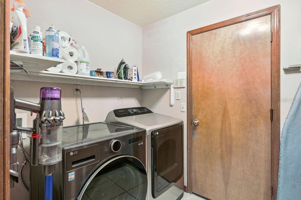 Image 29 of property listing at 908 ALMOND TREE CIRCLE, Orlando, FL 32835