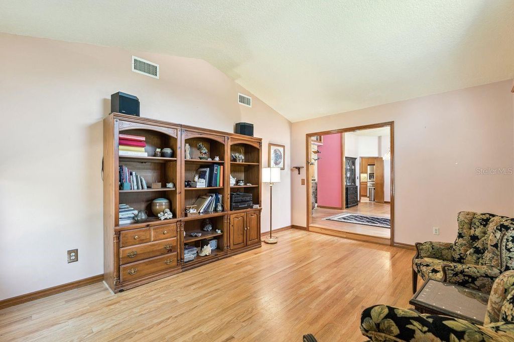 Image 30 of property listing at 908 ALMOND TREE CIRCLE, Orlando, FL 32835
