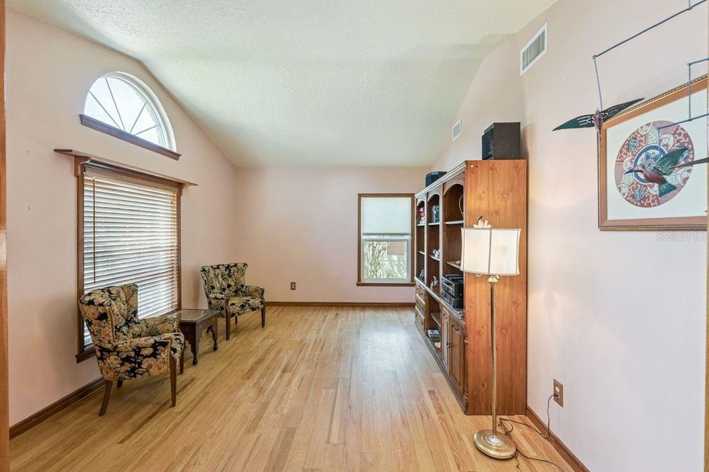 Image 31 of property listing at 908 ALMOND TREE CIRCLE, Orlando, FL 32835