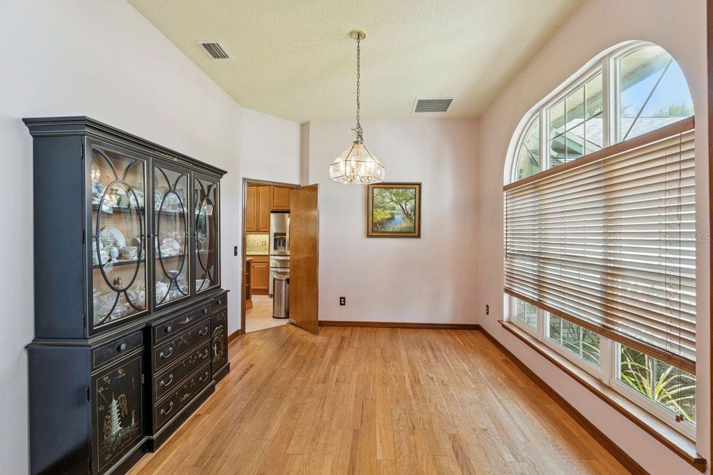 Image 33 of property listing at 908 ALMOND TREE CIRCLE, Orlando, FL 32835