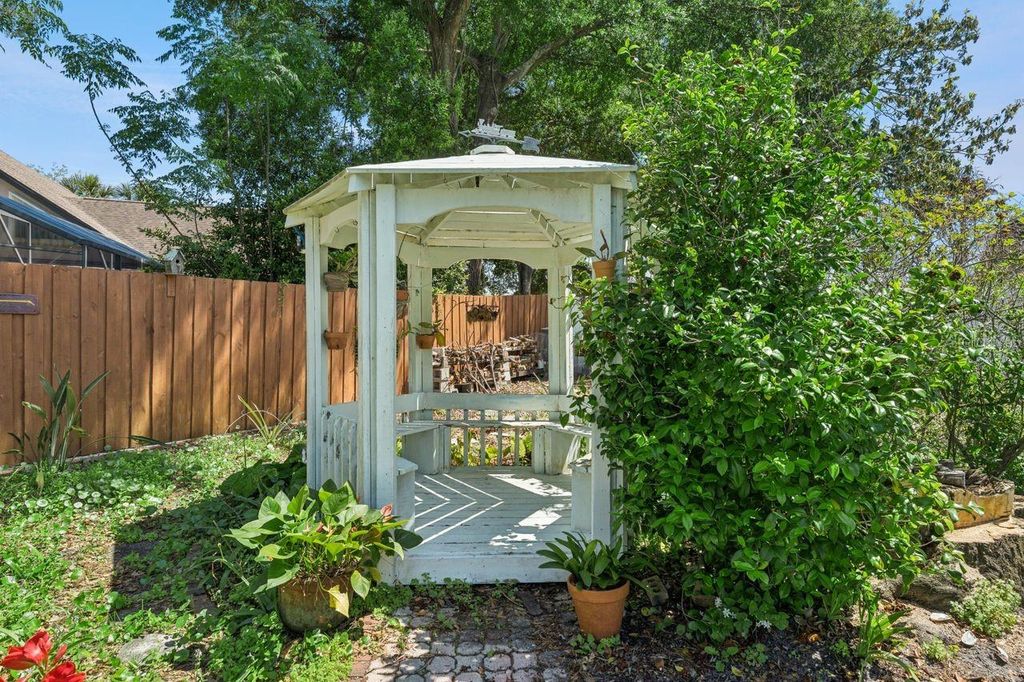 Image 37 of property listing at 908 ALMOND TREE CIRCLE, Orlando, FL 32835